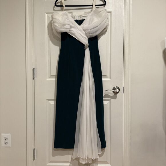Design Team 4-U Green And White Satin Long Dress, Size 8 With Rhinestone Pin. - Picture 1 of 6